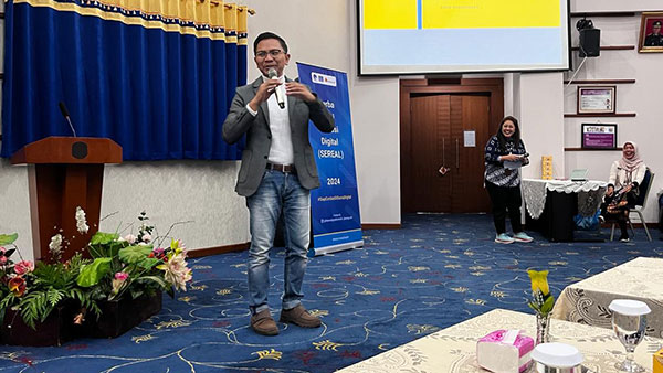 Icons Workshop “Public Speaking dan Berjejaring di Era Digital”